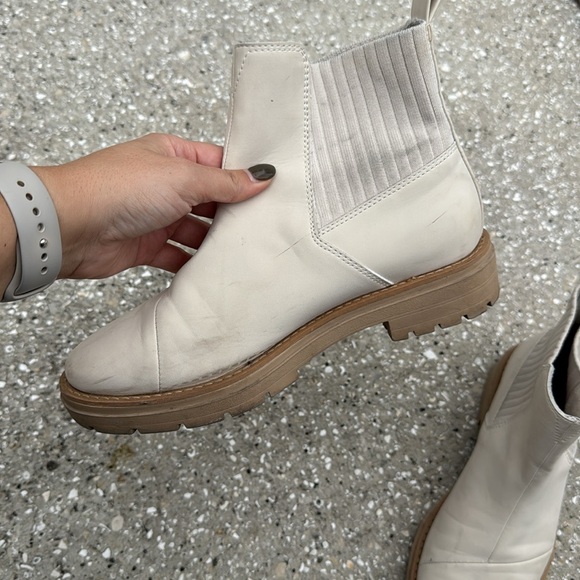 TOMS size 8 cream boots - Picture 2 of 5